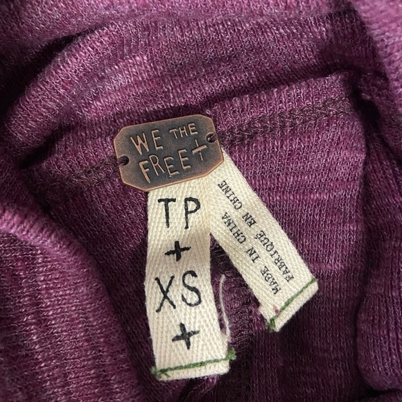 Free People We The Free Tara Split Back Turtleneck - Picture 5 of 5